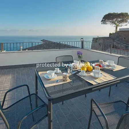 Luxury Penthouse Sea View بيت للعطل *